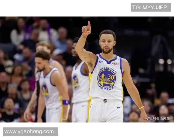 库里垂头懊丧离场！48次9+三分吞路程悲 轰38+4勇士遭开拓者双杀